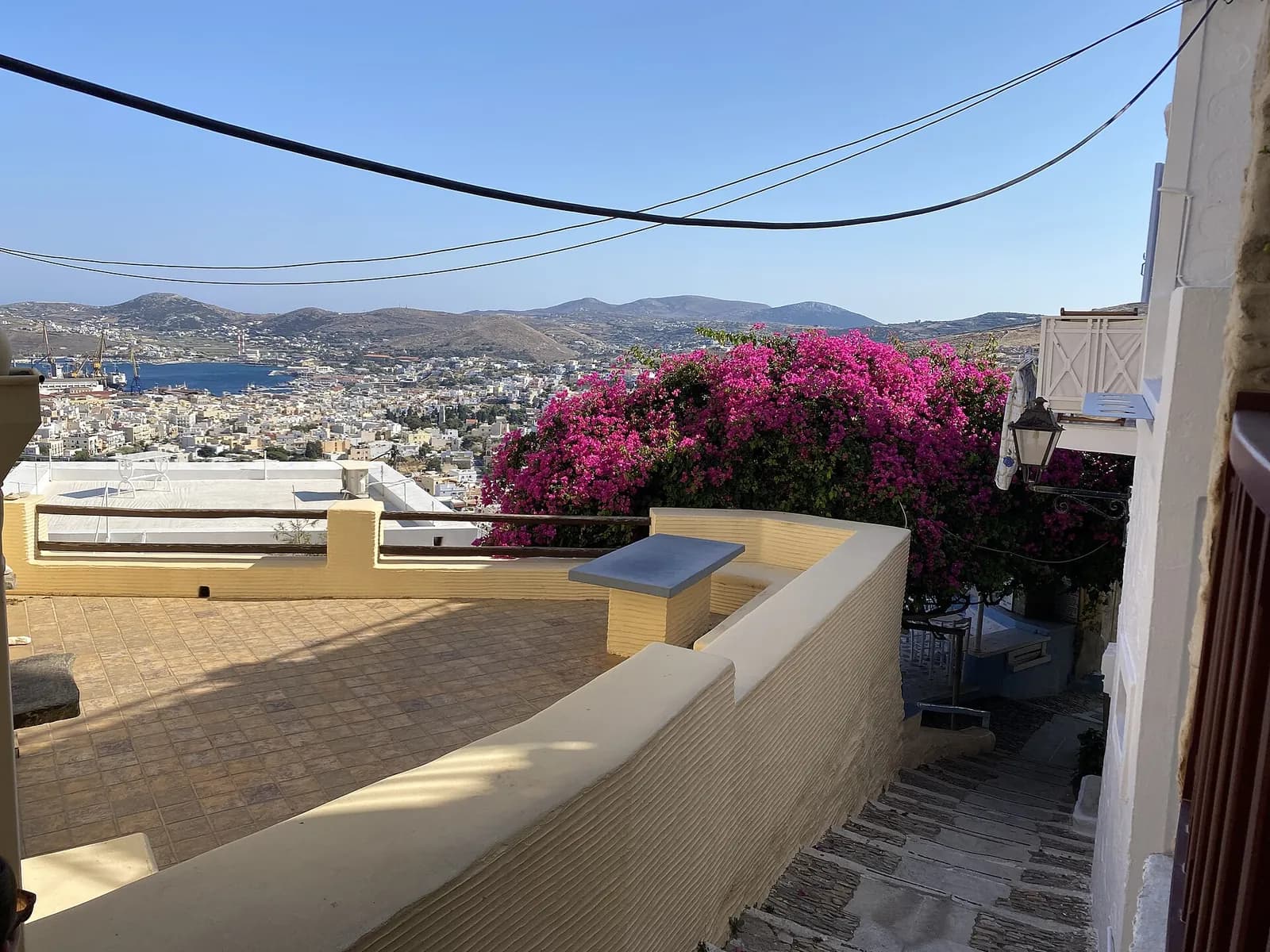 Τα καλντερίμια και τα σπίτια της Άνω Σύρου